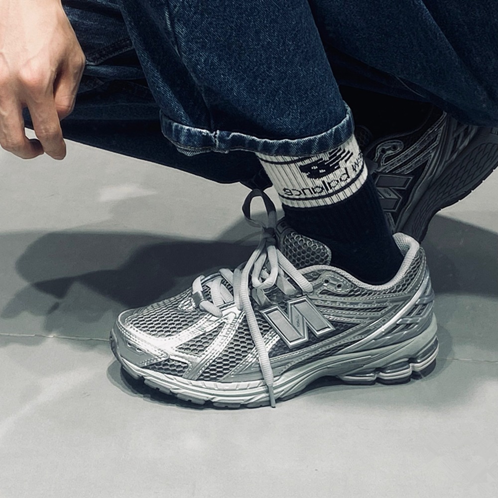 全新正版 New Balance 1906R Y2K 金屬灰銀 液態銀  休閒鞋 男女通用 IU同款 M1906REH-細節圖2