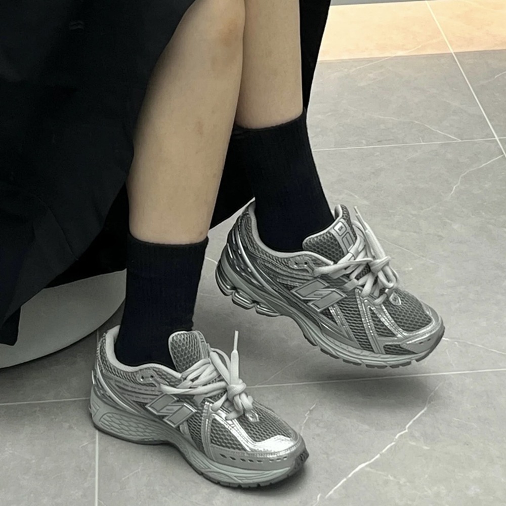 全新正版 New Balance 1906R Y2K 金屬灰銀 液態銀  休閒鞋 男女通用 IU同款 M1906REH-細節圖5
