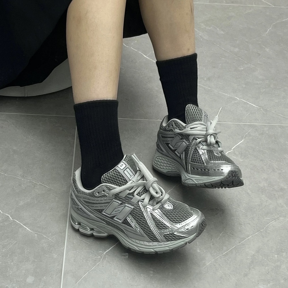 全新正版 New Balance 1906R Y2K 金屬灰銀 液態銀  休閒鞋 男女通用 IU同款 M1906REH-細節圖6