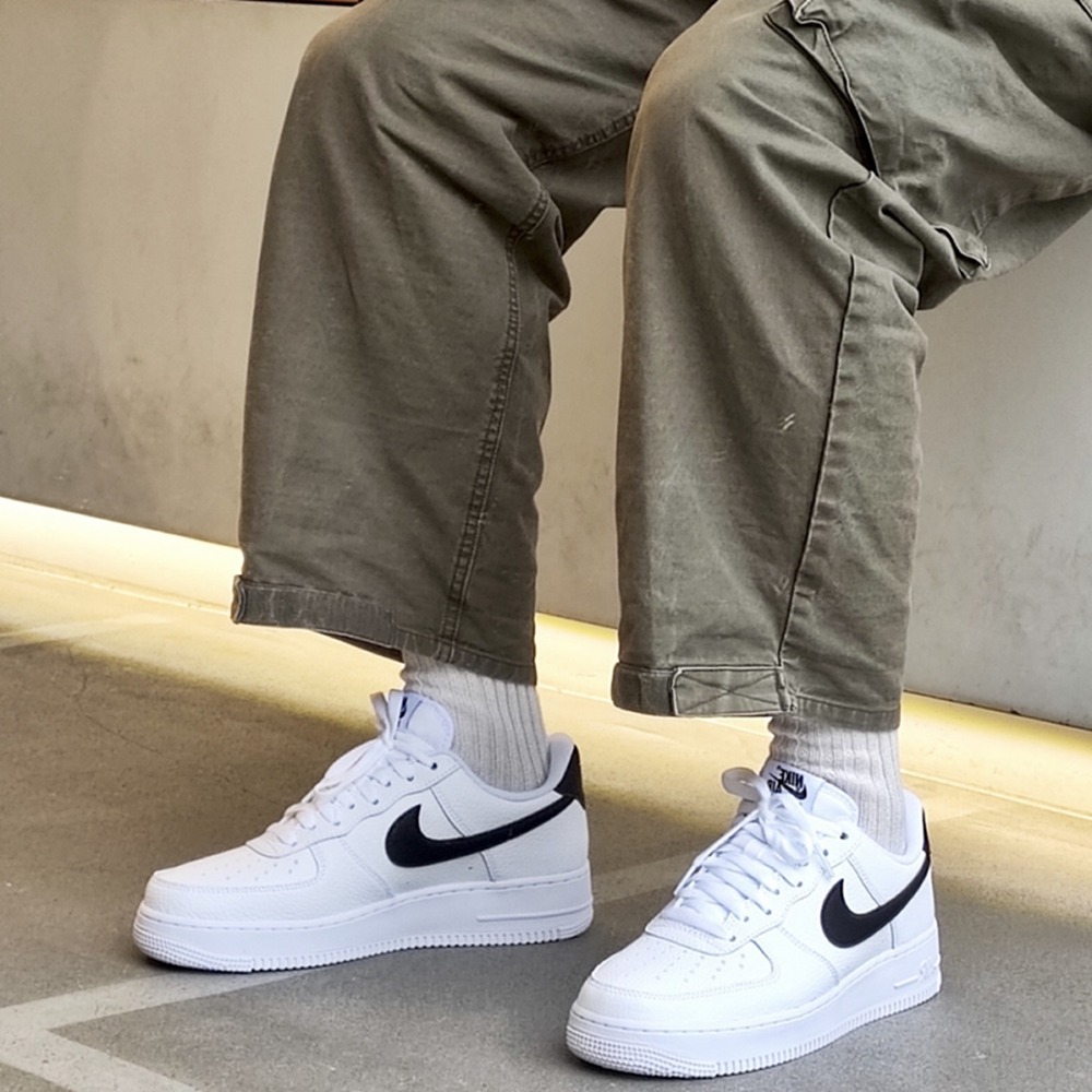 正版 Nike  AIR FORCE 1 板鞋 男女同款 運動休閒鞋 黑白 AF1 經典復古風 CT2302-100空軍-細節圖2