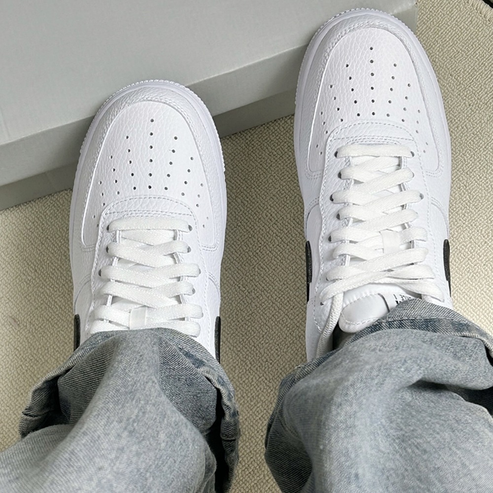 正版 Nike  AIR FORCE 1 板鞋 男女同款 運動休閒鞋 黑白 AF1 經典復古風 CT2302-100空軍-細節圖8
