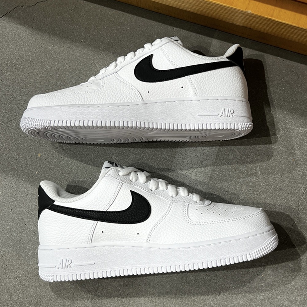 正版 Nike  AIR FORCE 1 板鞋 男女同款 運動休閒鞋 黑白 AF1 經典復古風 CT2302-100空軍-規格圖9