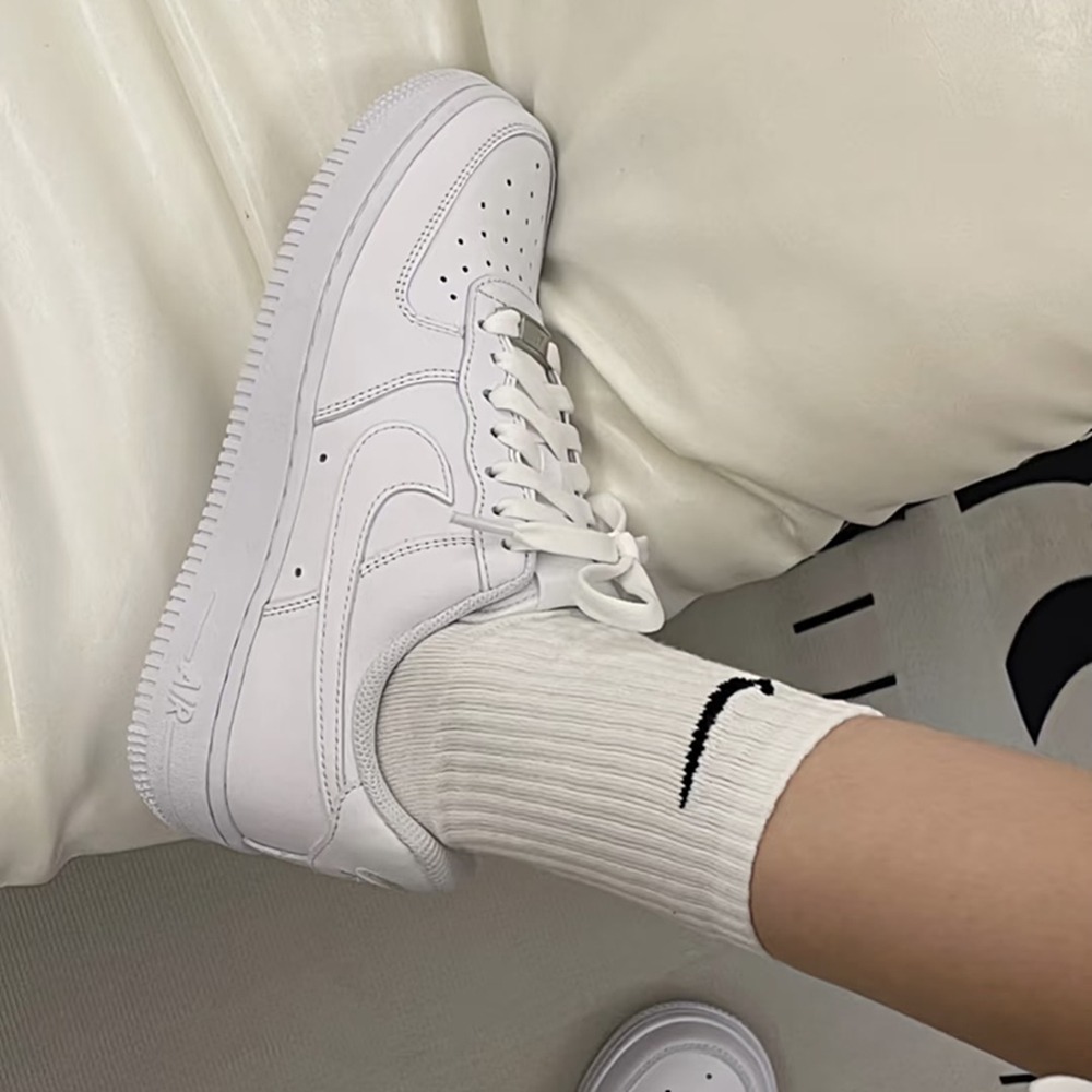 正版 Nike  AIR FORCE 1 07 板鞋 男女同款 運動休閒鞋 純白 AF1 經典 CW2288-111空軍-細節圖2