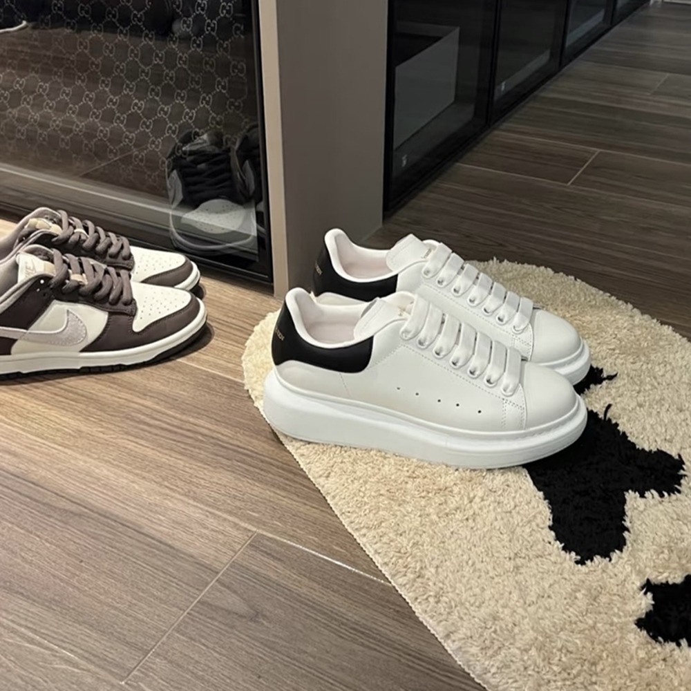 正版 Alexander McQUEEN mcq 小白鞋 增高鞋 黑皮尾 厚底鞋 休閒 麥昆 板鞋 百搭 男女通用 麥坤-細節圖3