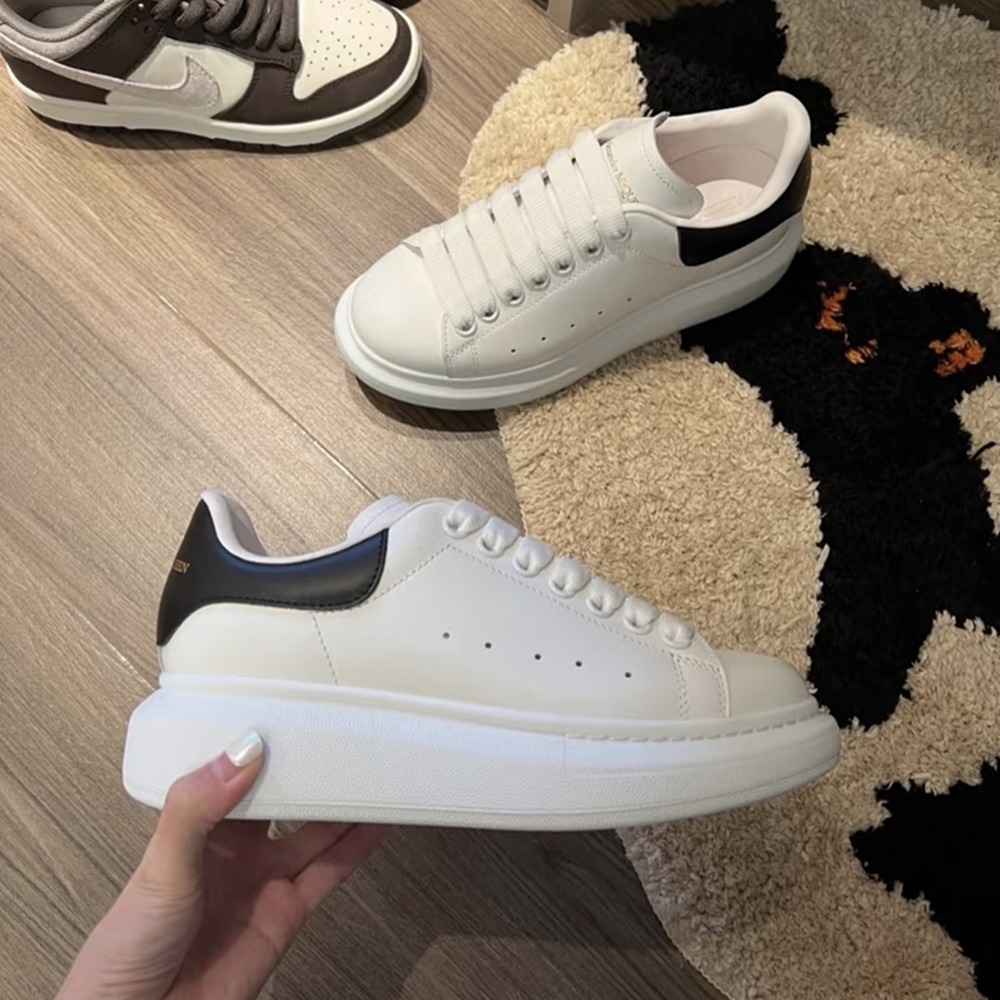 正版 Alexander McQUEEN mcq 小白鞋 增高鞋 黑皮尾 厚底鞋 休閒 麥昆 板鞋 百搭 男女通用 麥坤-細節圖5