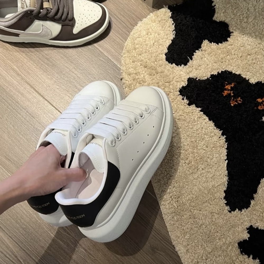 正版 Alexander McQUEEN mcq 小白鞋 增高鞋 黑皮尾 厚底鞋 休閒 麥昆 板鞋 百搭 男女通用 麥坤-細節圖7