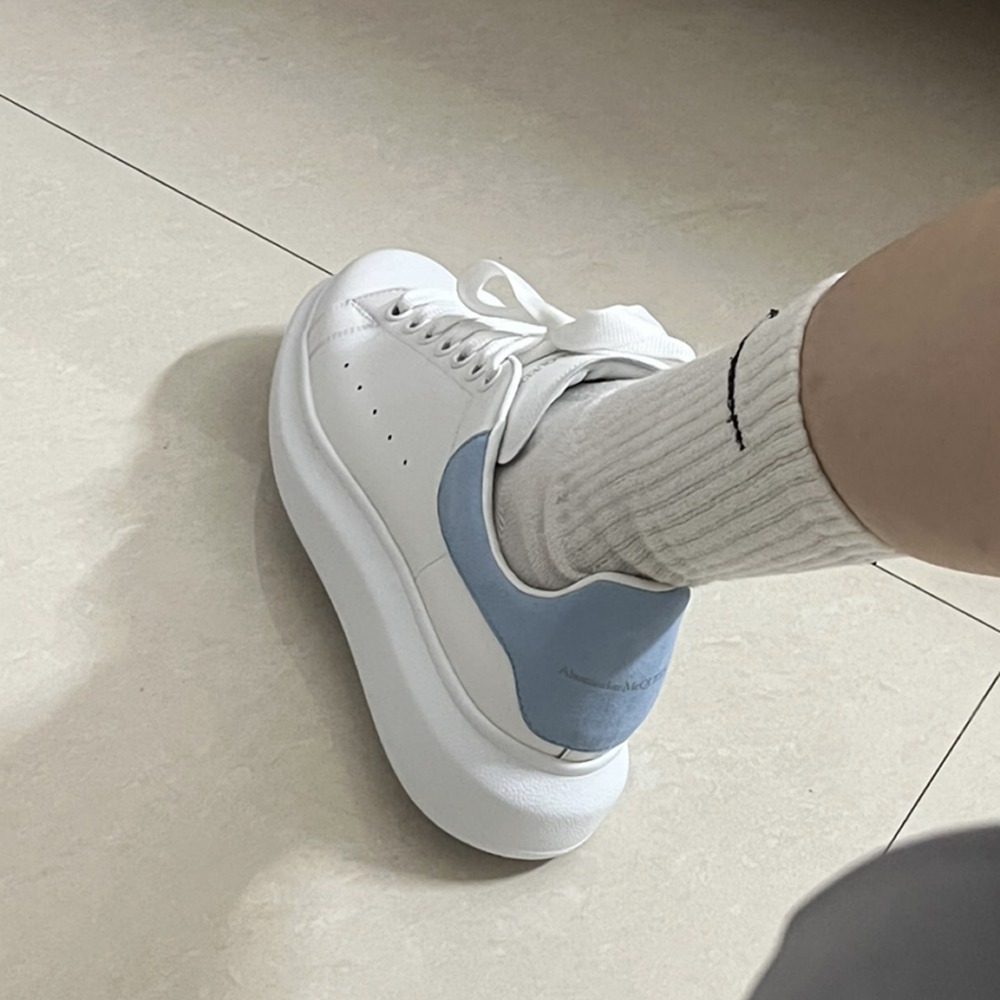 正版 Alexander McQUEEN mcq 小白鞋 增高鞋  霧霾藍絨尾 厚底鞋 休閒 麥昆 板鞋 百搭  麥坤-細節圖5