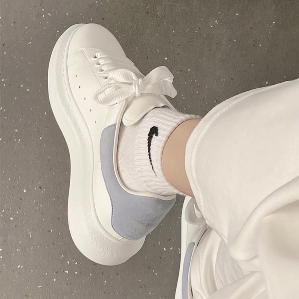 正版 Alexander McQUEEN mcq 小白鞋 增高鞋  霧霾藍絨尾 厚底鞋 休閒 麥昆 板鞋 百搭  麥坤-細節圖7