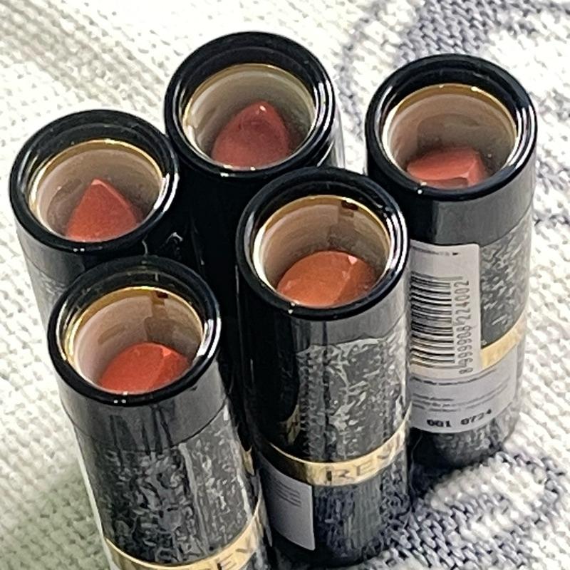 露華濃 滋潤亮澤唇膏revlon#125#130#628 #325#359#365#535#490#117#637⋯現貨-細節圖4