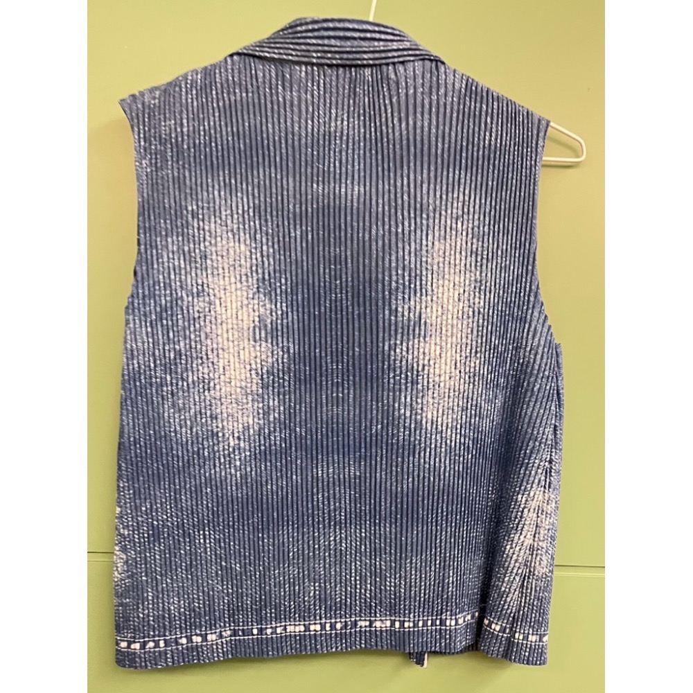 ［我愛皺摺名店］春秋著 粗牙籤直條紋皺摺 牛仔藍刷色 馬甲背心-細節圖2