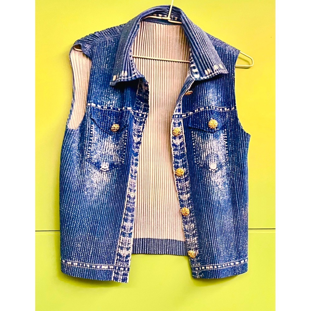 ［我愛皺摺名店］春秋著 粗牙籤直條紋皺摺 牛仔藍刷色 馬甲背心-細節圖5