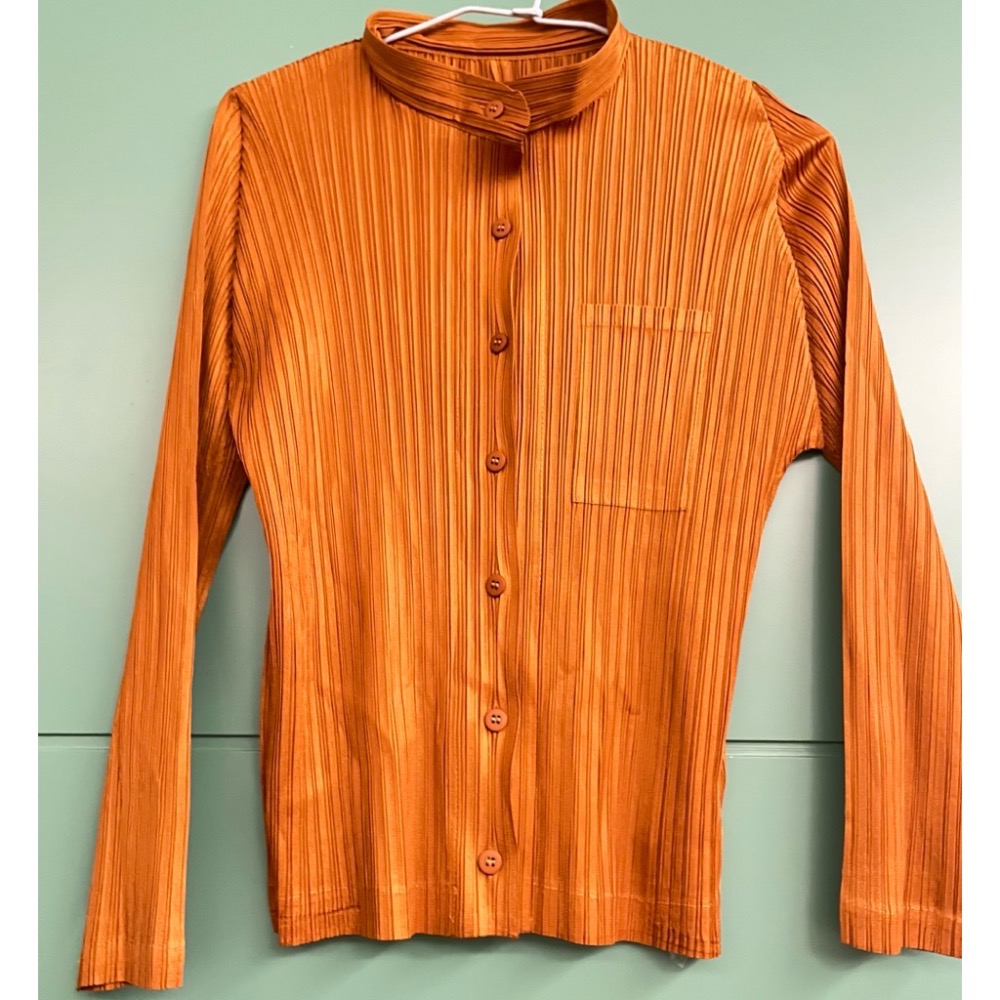 ［我愛皺摺名店］春秋著 KK直條紋皺摺 金棕色 半高領襯衫-細節圖8