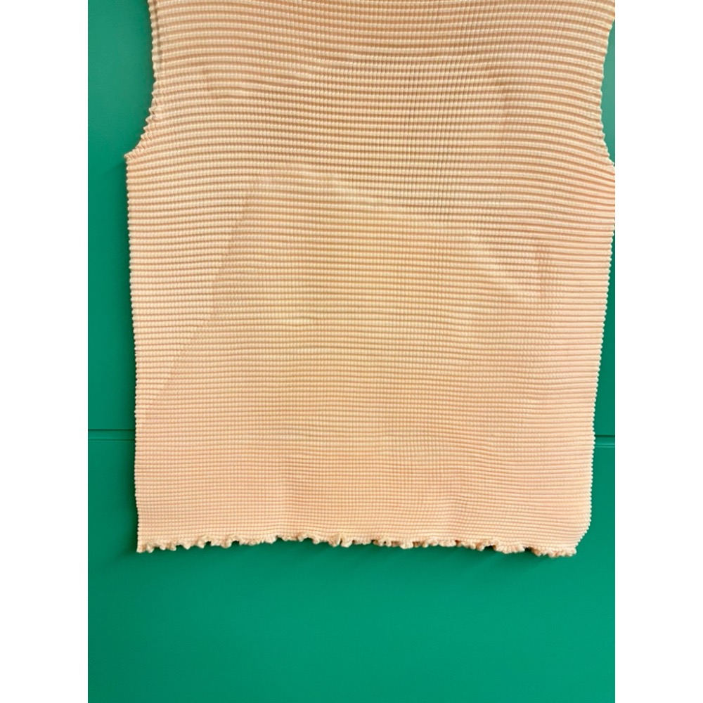 ［我愛皺摺名店］春夏著 玉米粒紋皺摺 粉橘色 小包袖 半高領 背心上衣-細節圖5