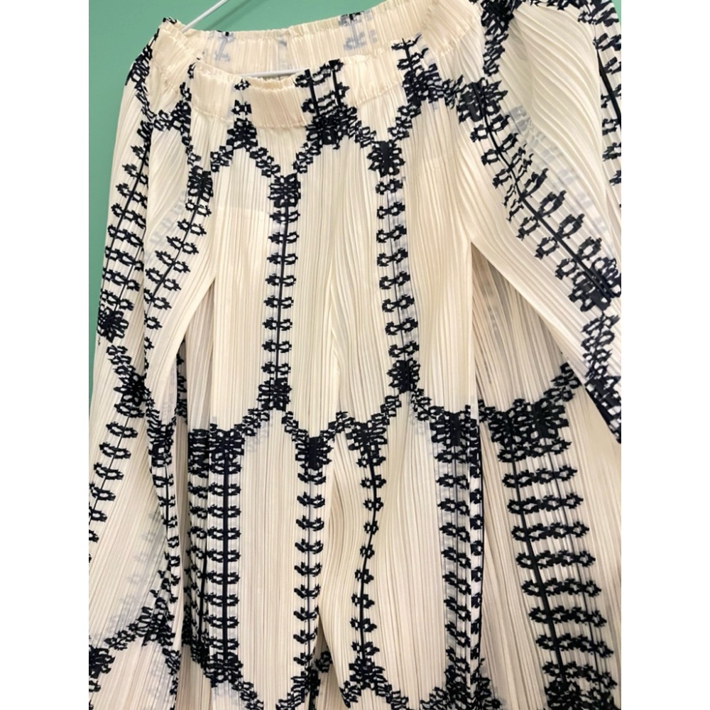 ［我愛皺摺名店］春秋著 KK直條紋皺摺 米白色 黑色蕾絲花 裙褲 長褲-細節圖3