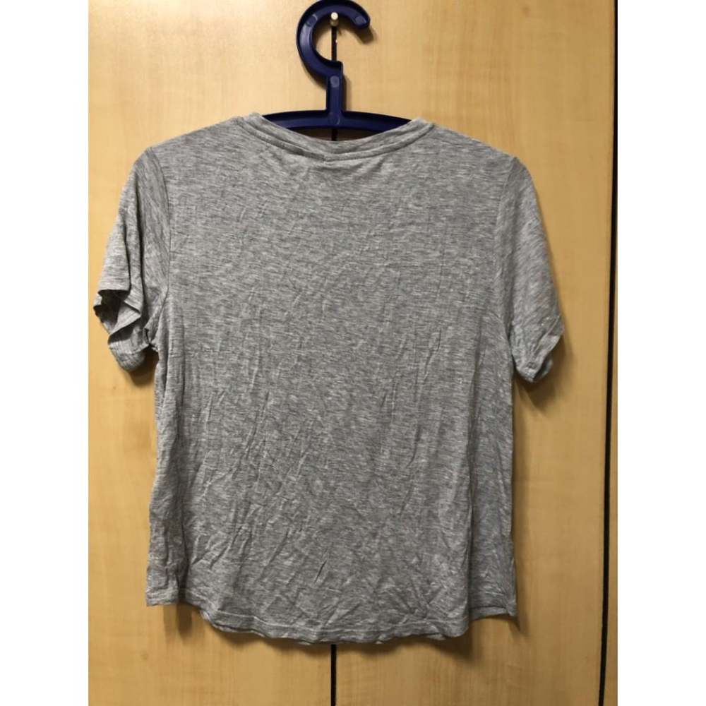 全新 H&M 灰色彈性 圓領短T-細節圖4