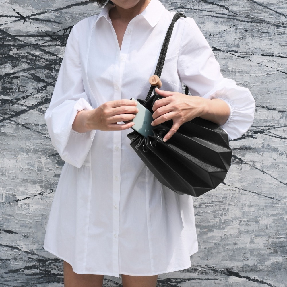 【Aura稜光】DIAMOND 曜石黑摺紙包 | 全手工素食皮革製作 摺紙包 束口包 後背-細節圖3