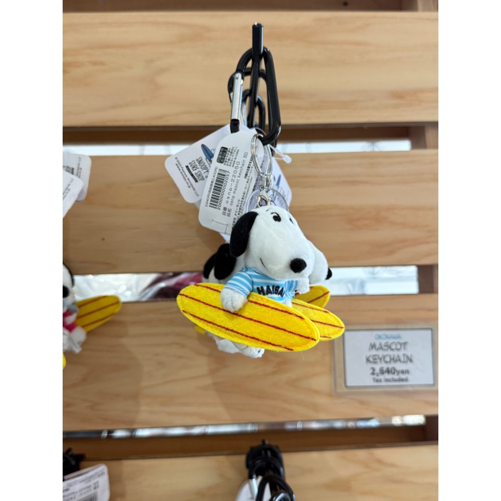snoopy’s surf shop 拿著衝浪史努比吊飾-細節圖2