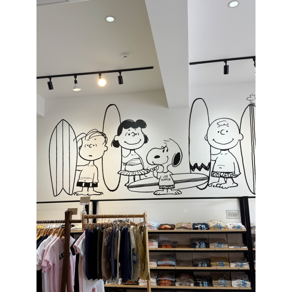 snoopy’s surf shop 拿著衝浪史努比吊飾-細節圖3