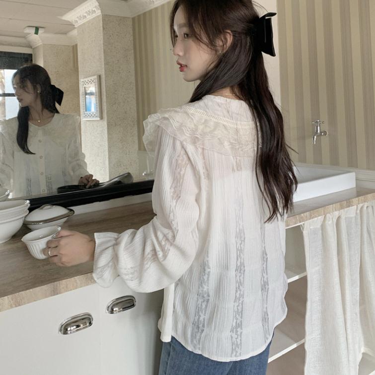 春天氣息！約會必搭💝  韓版溫柔lady珍珠釦蕾絲襯衫   韓系 顯瘦 女裝 衣服 基本款 T恤 短袖 上衣 短版 上著-細節圖3