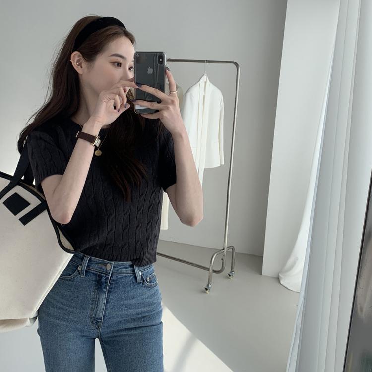 親膚超舒服👍🏻  不勒肉！超顯瘦✨  韓版麻花圓領針織上衣（4色）韓系 顯瘦 特價 女裝 衣服 基本款 T恤 短袖 上衣-細節圖2