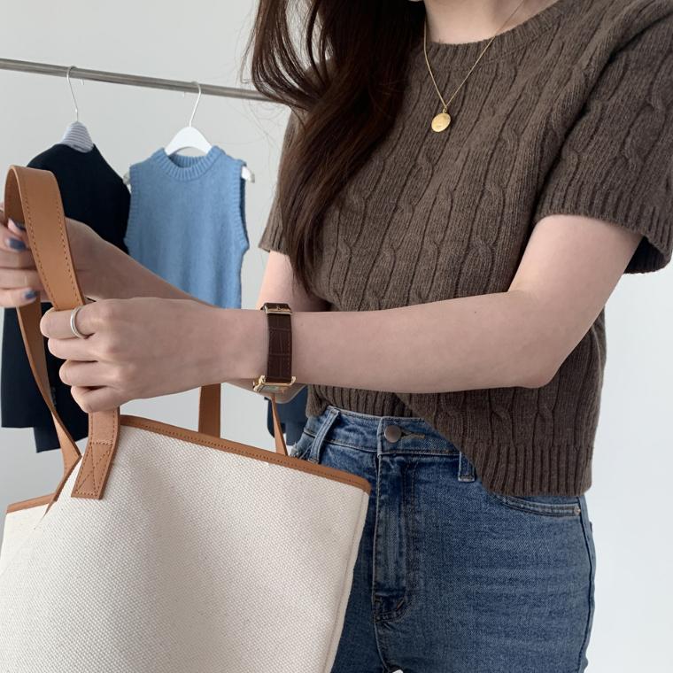 親膚超舒服👍🏻  不勒肉！超顯瘦✨  韓版麻花圓領針織上衣（4色）韓系 顯瘦 特價 女裝 衣服 基本款 T恤 短袖 上衣-細節圖4