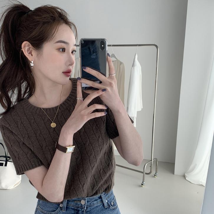 親膚超舒服👍🏻  不勒肉！超顯瘦✨  韓版麻花圓領針織上衣（4色）韓系 顯瘦 特價 女裝 衣服 基本款 T恤 短袖 上衣-細節圖5