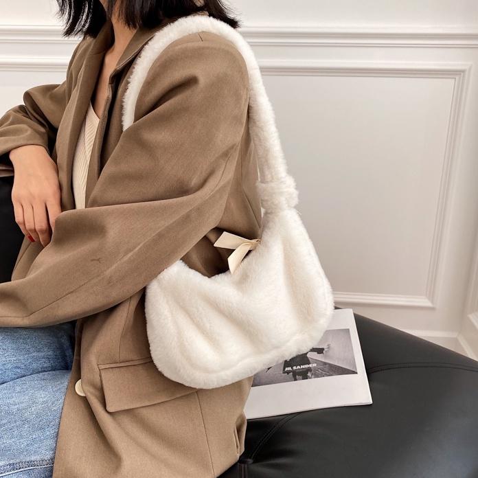 🔖特價$198🔥  氛圍感必備🐻  熊寶寶毛絨腋下包（3色）小包 斜背包 手提包 皮革包 大包 韓版 特價-細節圖3