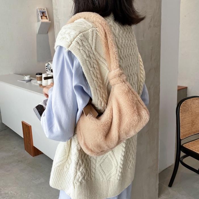 🔖特價$198🔥  氛圍感必備🐻  熊寶寶毛絨腋下包（3色）小包 斜背包 手提包 皮革包 大包 韓版 特價-細節圖5