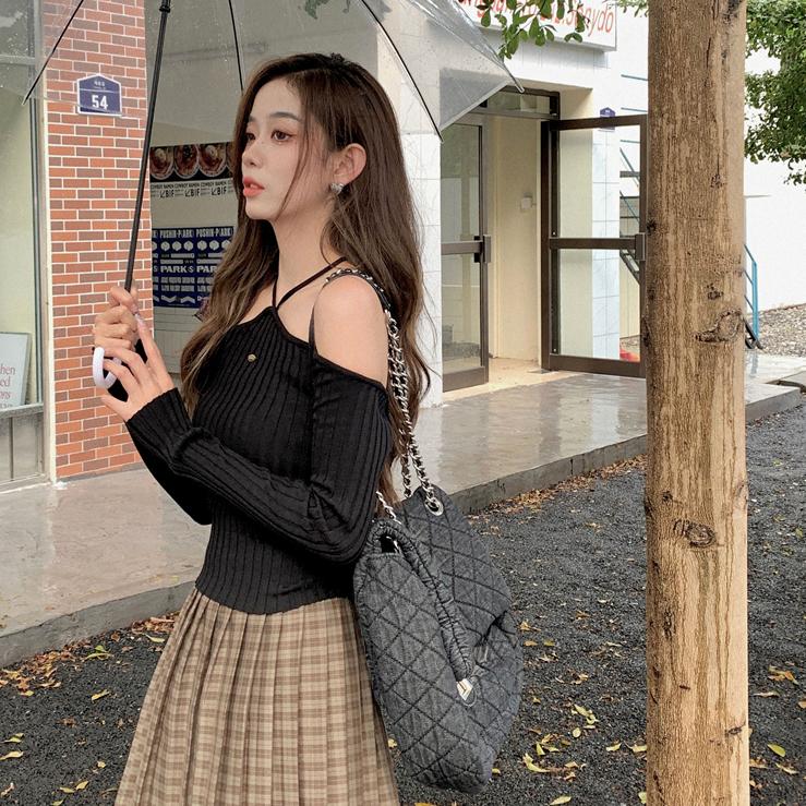 顯瘦設計感十足💝  小性感一字領掛脖針織上衣（2色）-細節圖4