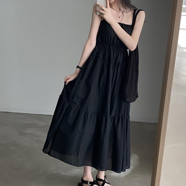 黑白兩色必須get🖤  韓版仙女度假吊帶洋裝（2色）鬆緊腰圍超顯瘦！韓系 顯瘦 女裝 連身裙 基本款 A字裙 吊帶連身裙-細節圖6