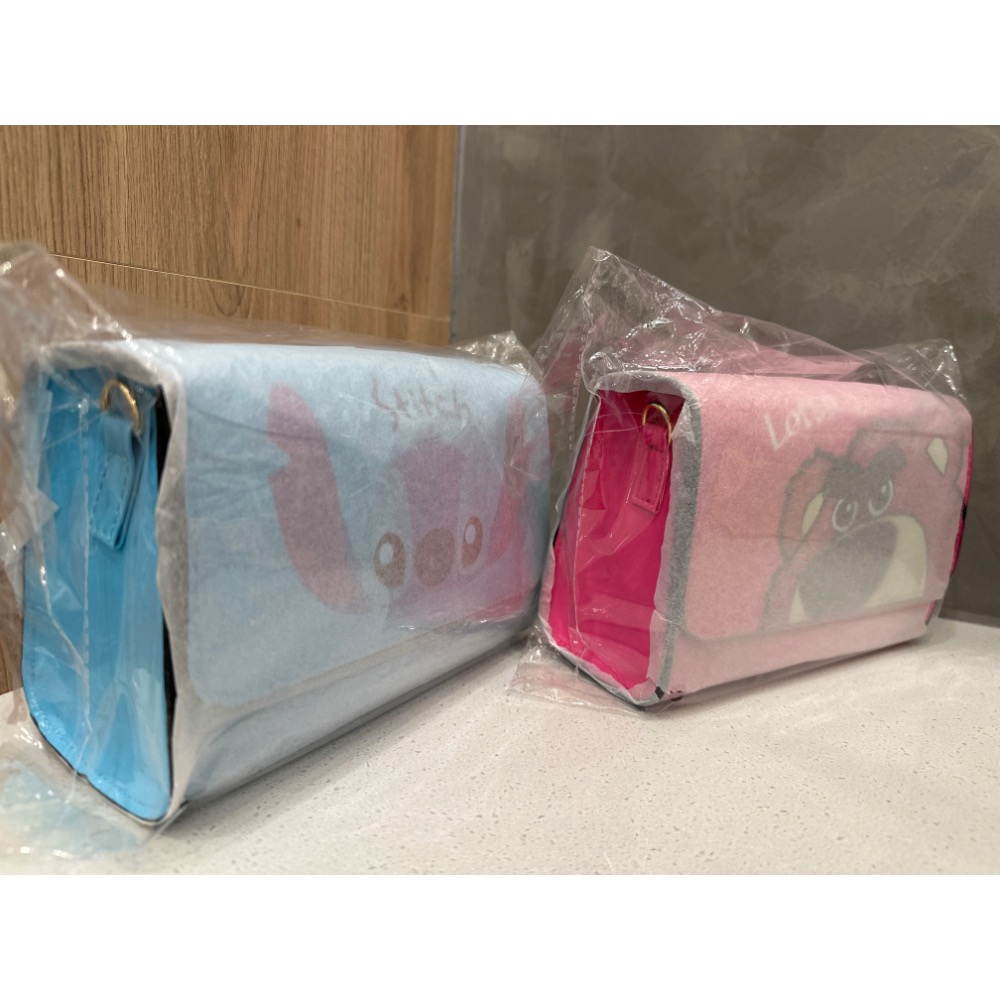 《正版》迪士尼亮彩斜背包DISNEY 側背包 熊抱哥 史迪奇 奇奇蒂蒂 小包-細節圖2