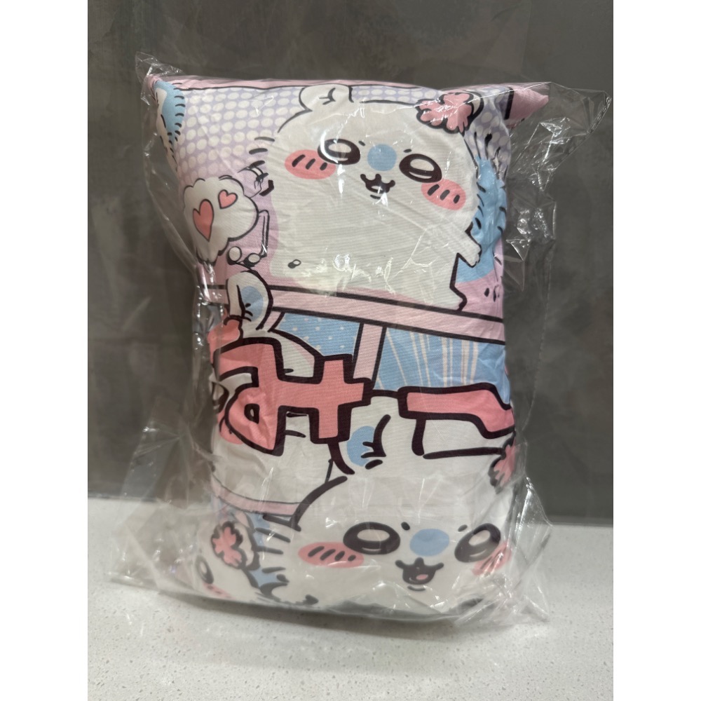 粉色吉伊卡哇三格漫畫款