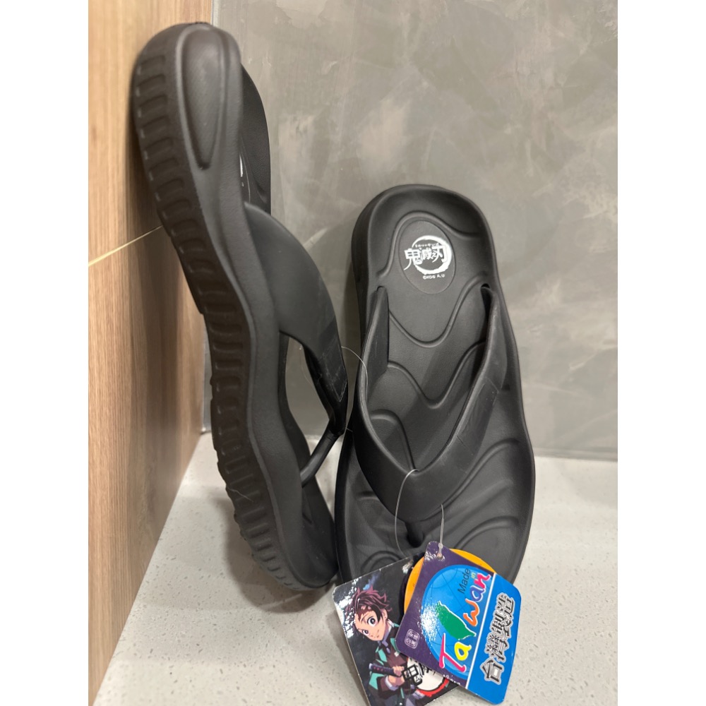 《正版》鬼滅之刃 炭治郎 彌豆子 輕量 防水 夾腳拖鞋 人字拖鞋 台灣製 黑色 男拖-細節圖2