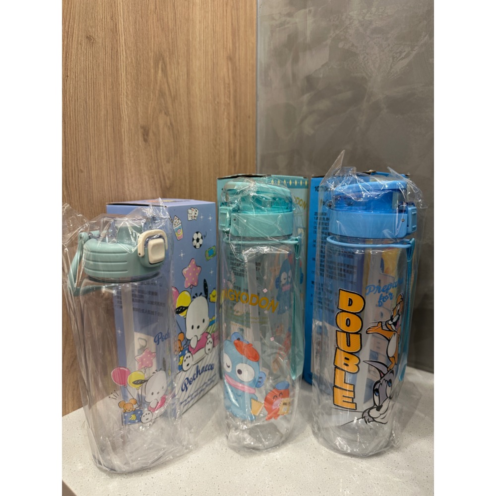 《正版》三麗鷗醜魚漢頓 湯姆貓與傑利鼠1000ml 手提隨手壺 帕恰狗大容量水壺 有吸管Tom & Jerry-細節圖2