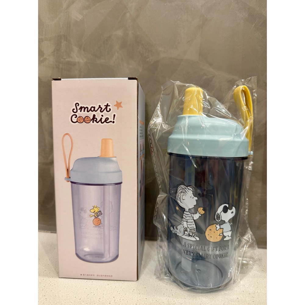 《正版》史努比 餅乾輕巧手提吸管冷飲杯 簡約透明水壺，環保飲料杯-規格圖4