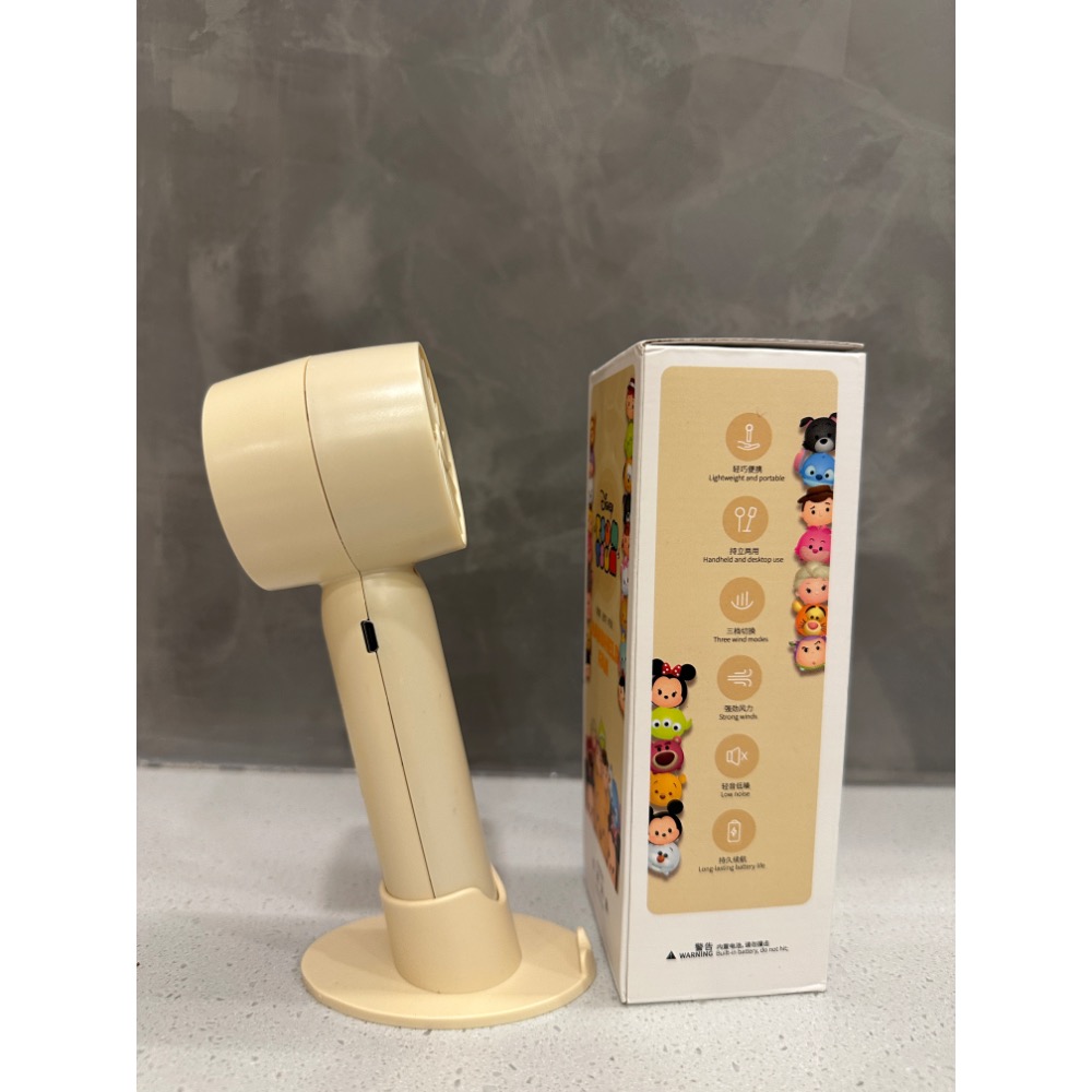 《正版》迪士尼小熊維尼款小風扇附底座 三段風速 靜音風扇 手持式充電款 消暑 TSUM TSUM-細節圖2