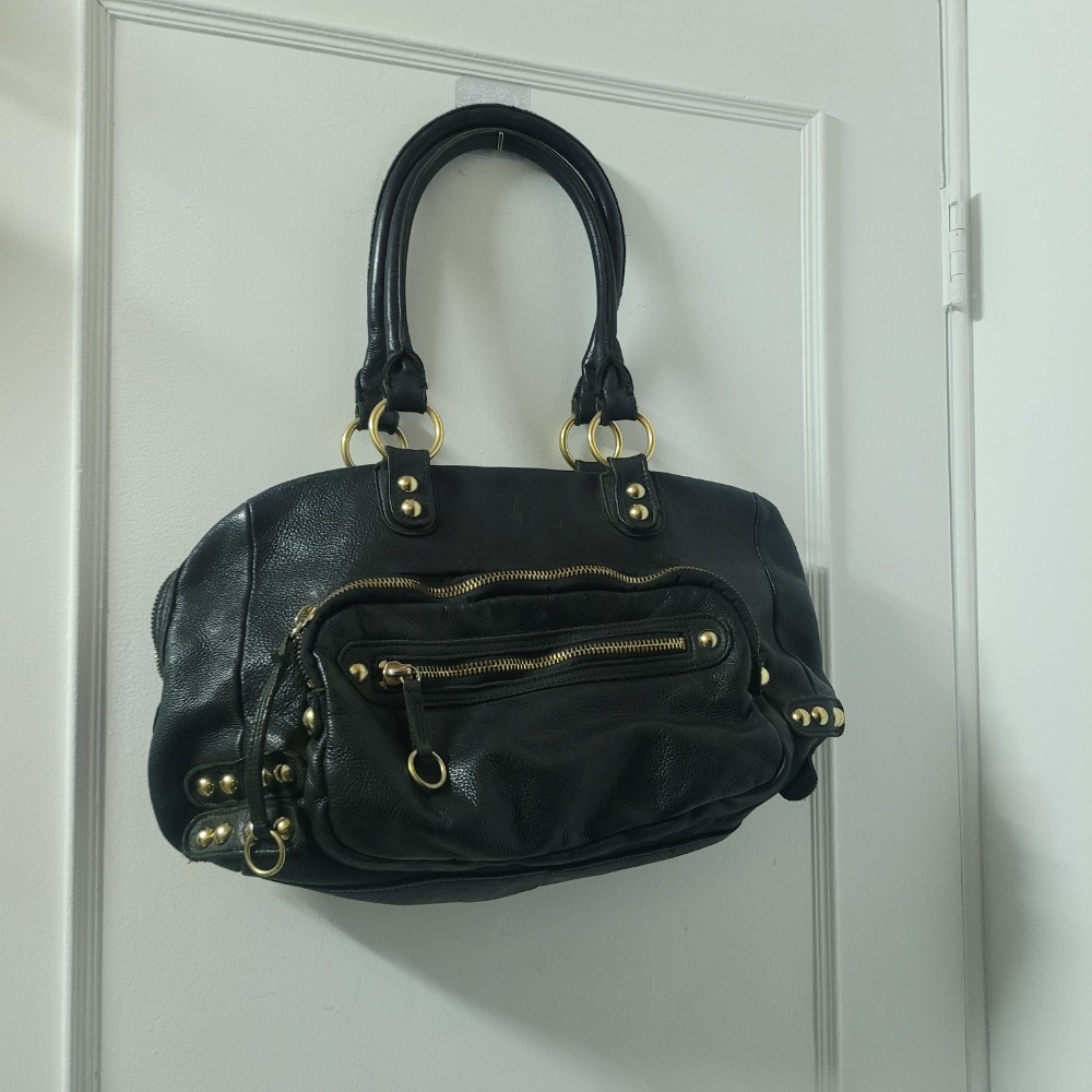 Linea Pelle 系列手工製作的黑色皮革肩背包-細節圖2