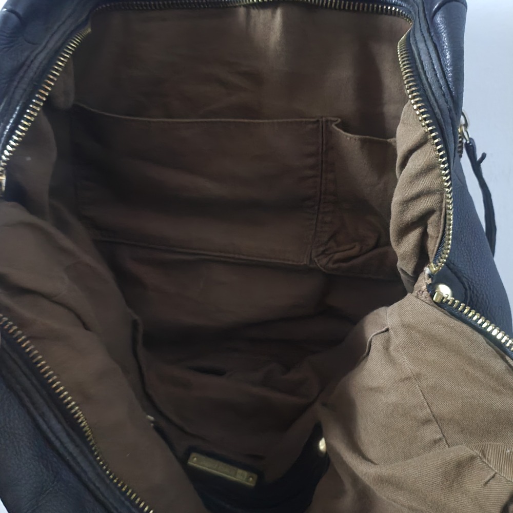 Linea Pelle 系列手工製作的黑色皮革肩背包-細節圖4