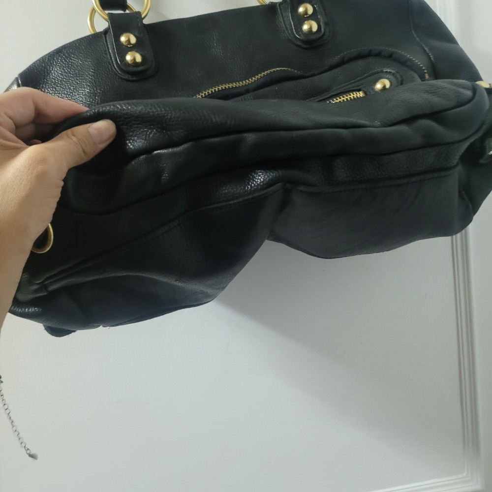 Linea Pelle 系列手工製作的黑色皮革肩背包-細節圖5