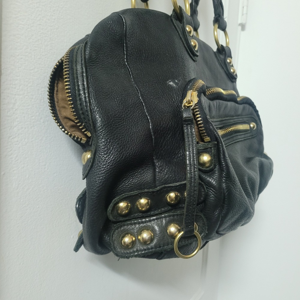 Linea Pelle 系列手工製作的黑色皮革肩背包-細節圖6