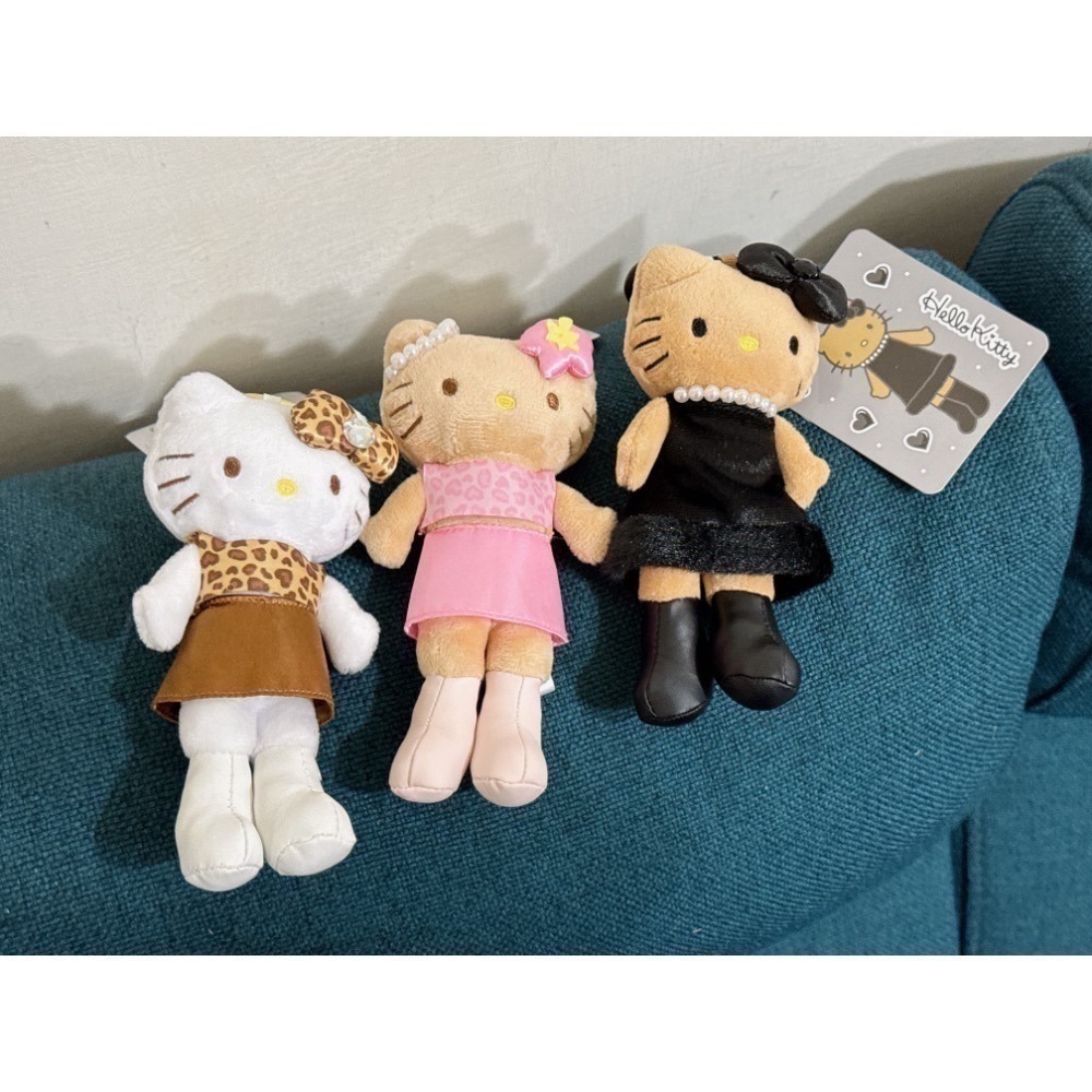 現貨 日本 三麗鷗 Sanrio 豹紋 黑皮 曬黑 kitty 長腿kitty 愛心扣環 娃娃吊飾-細節圖4