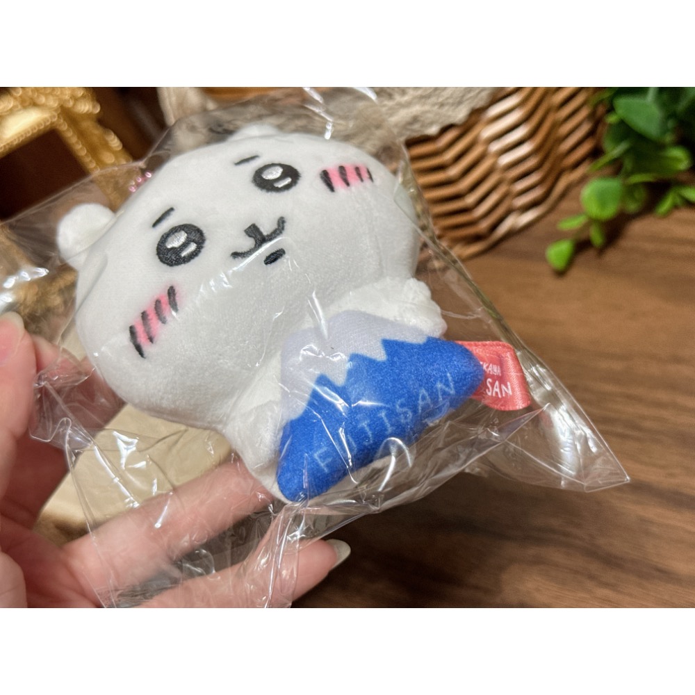 現貨 日本 Chiikawa 吉伊卡哇 富士山限定 小可愛 娃娃吊飾 吊飾-細節圖2