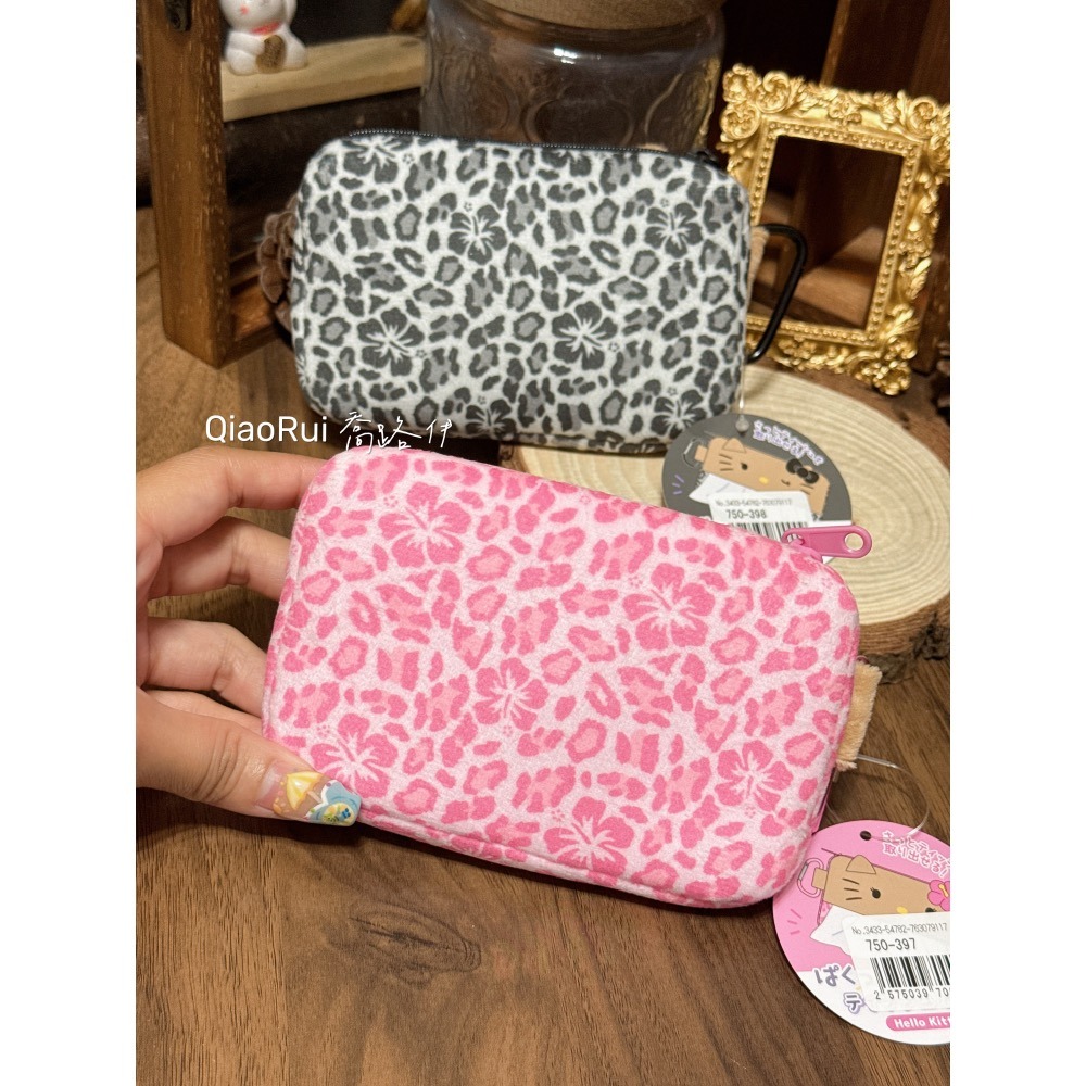 現貨 日本 sanrio 三麗鷗 豹紋 日燒 曬黑 黑皮 kitty 扣環 拉鍊 收納包 零錢包-細節圖2