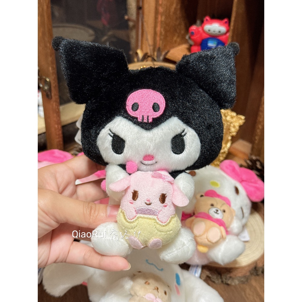 現貨 日本 Sanrio 三麗鷗 緊抱好朋友 娃娃吊飾 kitty 美樂蒂 大耳狗 庫洛米-規格圖2