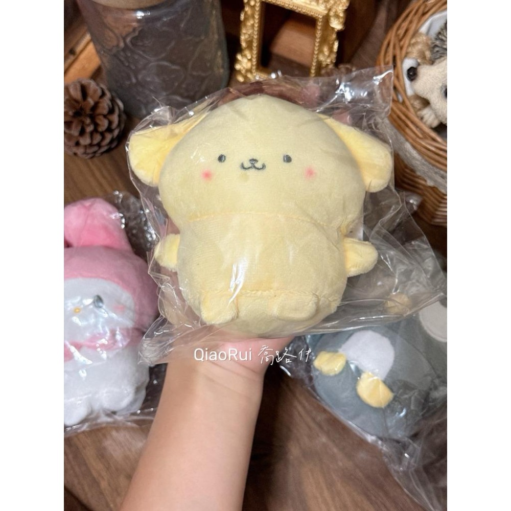 現貨 日本 sanrio 三麗鷗 399元 新款 豆豆眼 麻糬 娃娃吊飾 kitty 美樂蒂 布丁狗 酷企鵝-細節圖3