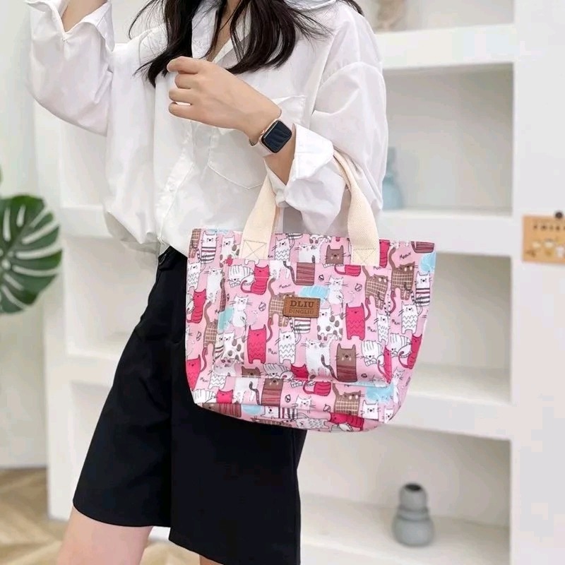 水餃包 輕量 防水手提包 貓咪圖案 梯形包 大容量 媽媽包 多功能 萬用手提袋 便當袋 短柄 小號 外出包 購物包．多色-細節圖2