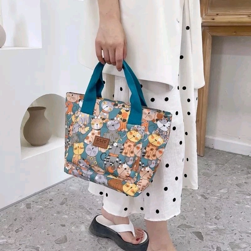 水餃包 輕量 防水手提包 貓咪圖案 梯形包 大容量 媽媽包 多功能 萬用手提袋 便當袋 短柄 小號 外出包 購物包．多色-細節圖4