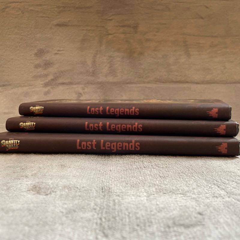 神秘小鎮大冒險：失落的傳奇 美國預購 精裝書 收藏 卡通-細節圖4