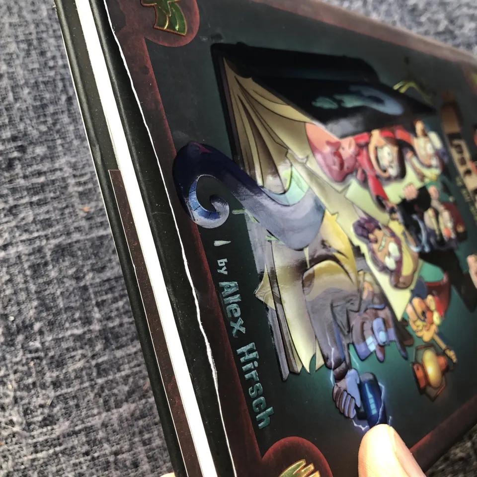 神秘小鎮大冒險：失落的傳奇 美國預購 精裝書 收藏 卡通-細節圖9