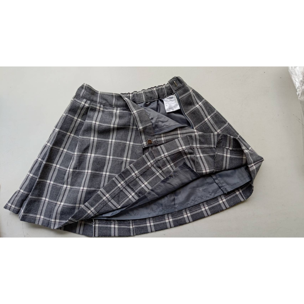 【二手良品中古衣】190號女寶女童110碼半身裙格子灰格百摺裙側拉鍊後鬆緊有內裡不透光-細節圖3